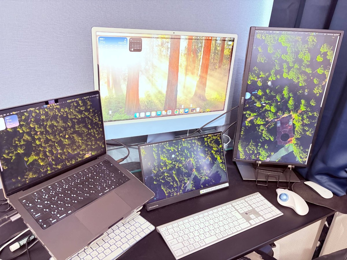 マカロン店主の作業机|M5 MacBook Pro・M1 iMac・モバイルモニター・縦置きモニターとキーボード、トラックボール